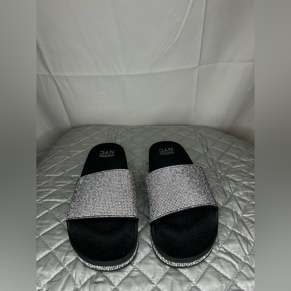 Madden NYC Size 9 W Slide Sandals